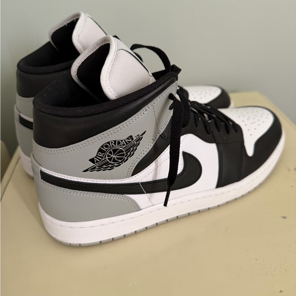 Jordan Men's Black White and Gray Sneakers